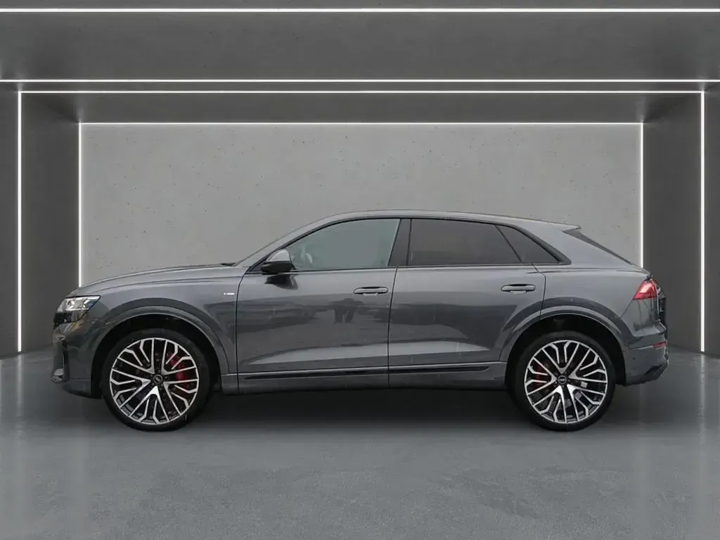 Neu Audi Q8 Business 286 PS (210 kW) 2025 Grau SUV
