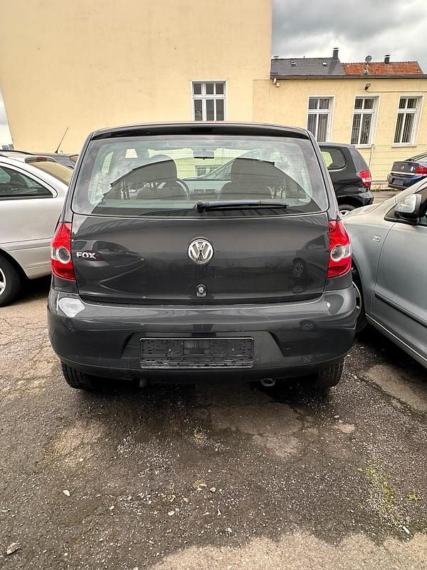 Gebraucht VW Fox 54 PS (39 kW) 2007 Grau Kleinwagen