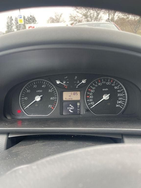 Grün Gebraucht 2003 Renault Laguna GrandTour Privilege Kombi | 2.222 € (Fairer Preis) - Bild 1/4