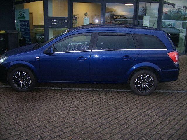 Blau Gebraucht 2010 Opel Astra Edition Kombi | 2.499 € (Guter Preis) - Bild 1/4