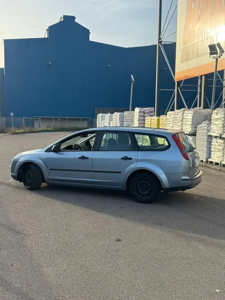 Gebraucht Ford Focus 115 PS (84 kW) 2005 Silber Kombi