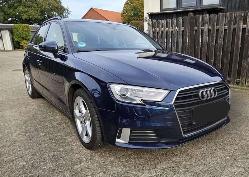 Blau Gebraucht 2019 Audi A3 Sport Kleinwagen | 19.499 € (Superpreis) - Bild 1/4