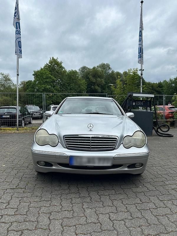 Silber Gebraucht 2001 Mercedes C220 Limousine | 1.950 € (Fairer Preis) - Bild 1/4