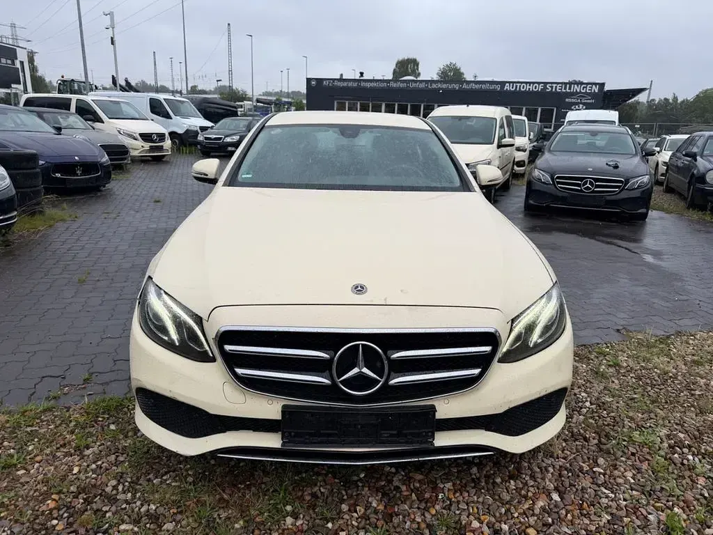 Gebraucht Mercedes E200 Avantgarde 160 PS (117 kW) 2019 Beige Limousine