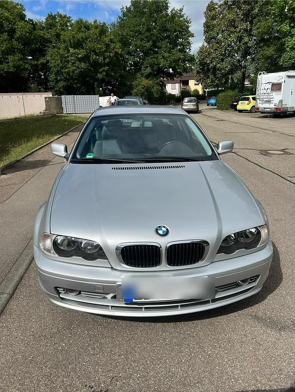 Grau Gebraucht 2001 BMW 318 Coupé | 3.999 € (Fairer Preis) - Bild 1/4