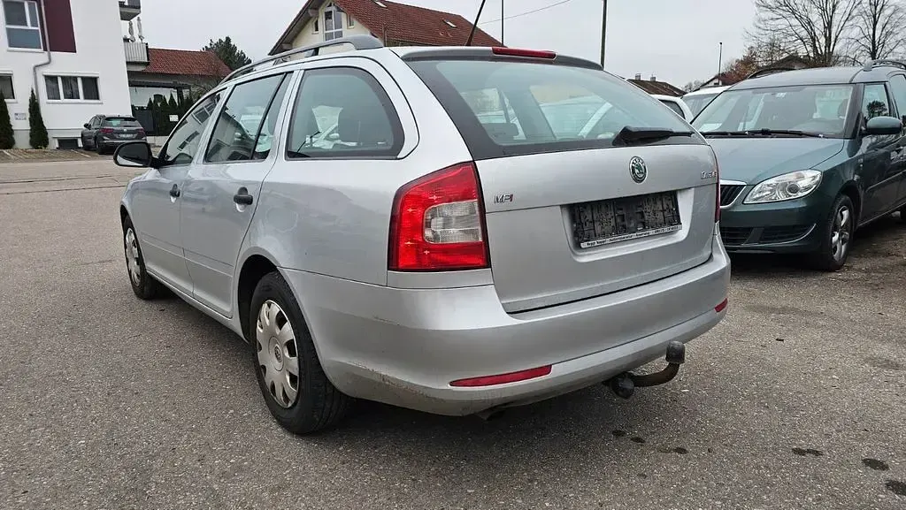 Gebraucht Skoda Octavia Classic 102 PS (75 kW) 2012 Silber Kombi