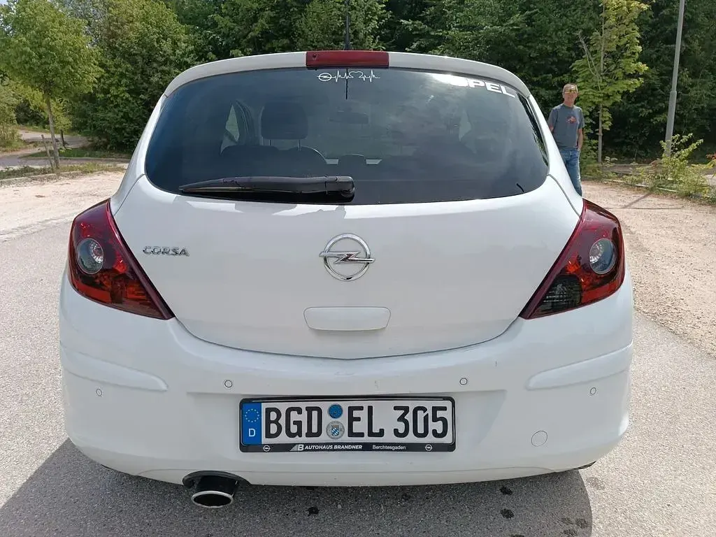 Gebraucht Opel Corsa Color Edition 101 PS (74 kW) 2015 Weiß Kleinwagen