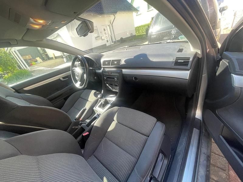 Second-hand Audi A4 140 CP (102 kW) 2006 Argintiu Berlinǎ