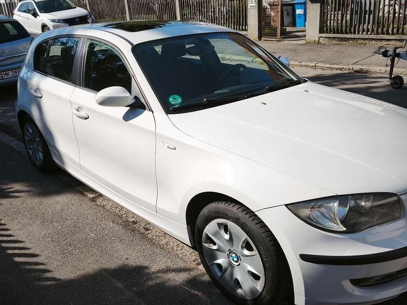 Gebraucht BMW 116 122 PS (89 kW) 2009 Weiß Kleinwagen