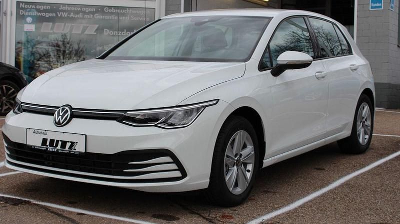 Weiß Gebraucht 2020 VW Golf VIII Life Limousine | 18.590 € (Etwas zu teuer) - Bild 1/4