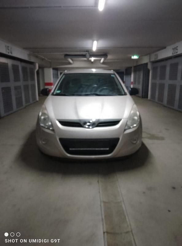 Gebraucht Hyundai i20 77 PS (56 kW) 2011 Gold Kleinwagen
