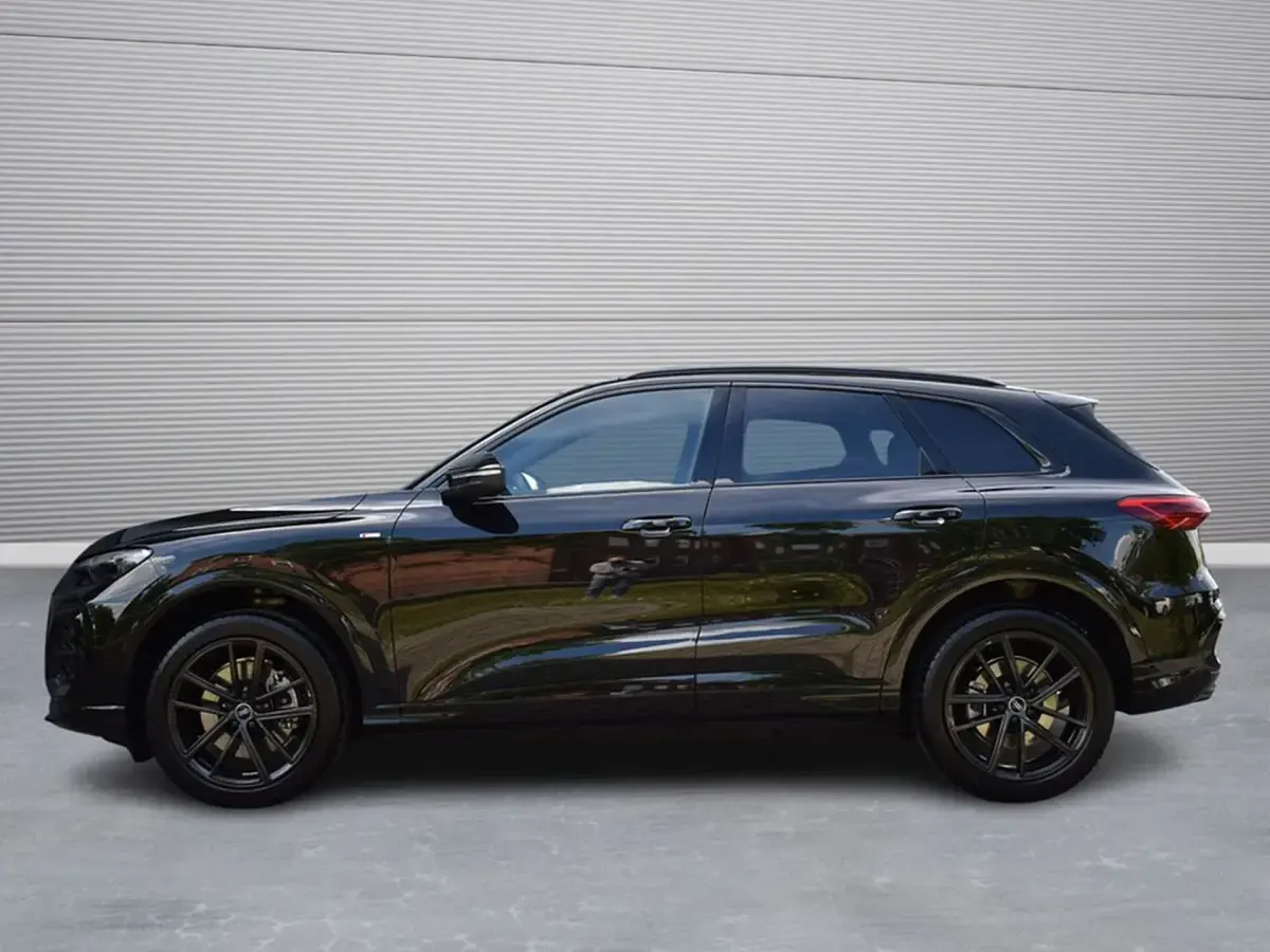 Gebraucht Audi Q5 S-Line 204 PS (150 kW) 2025 Mythosschwarz metallic SUV