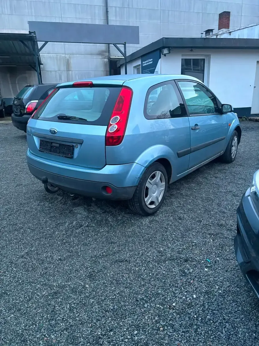 Gebraucht Ford Fiesta 97 PS (71 kW) 2006 Blau Kleinwagen