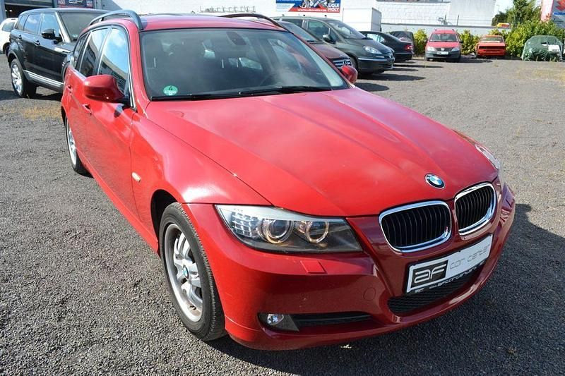 Rot Gebraucht 2009 BMW 318 Basis Kombi | 6.199 € (Etwas zu teuer) - Bild 1/4