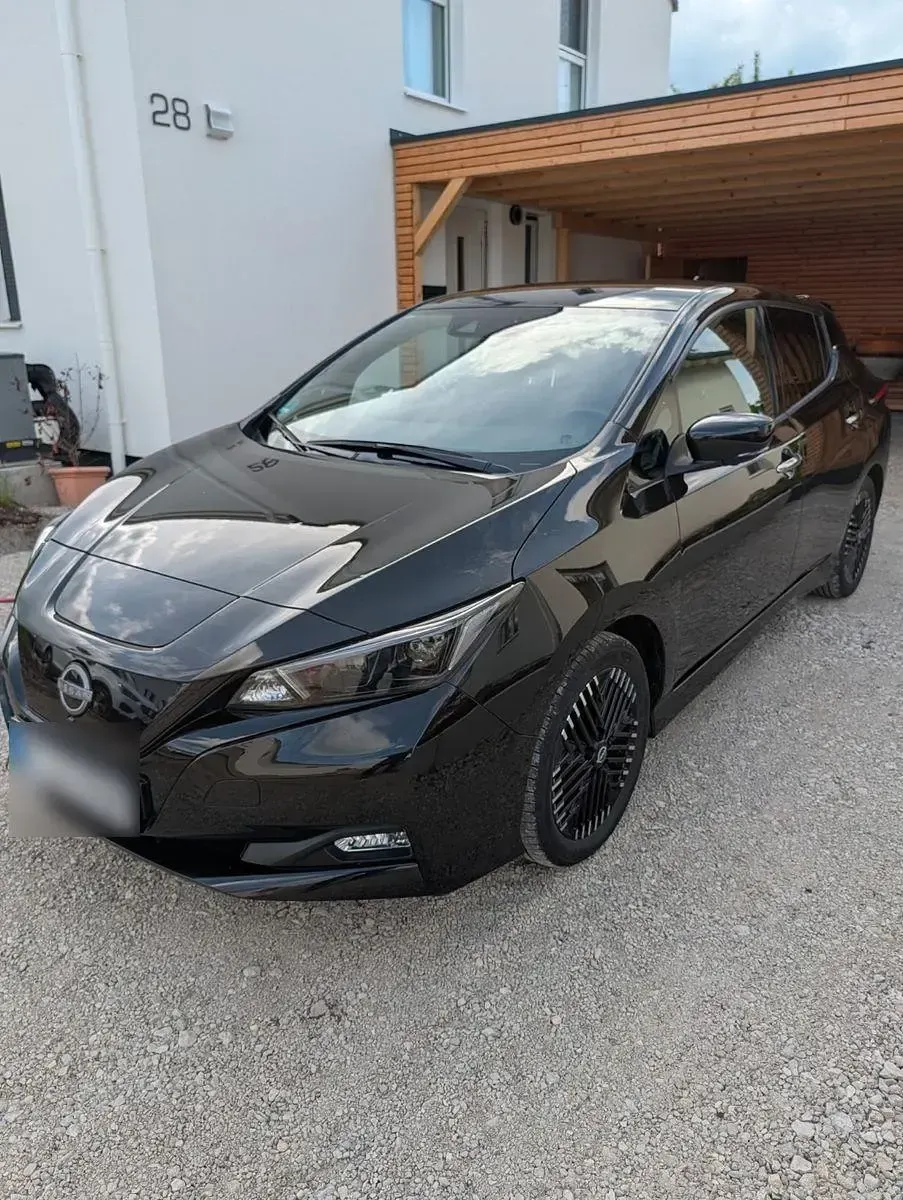 Gebraucht Nissan Leaf N-Connecta 110 kW (150 PS) 2022 Schwarz Kleinwagen