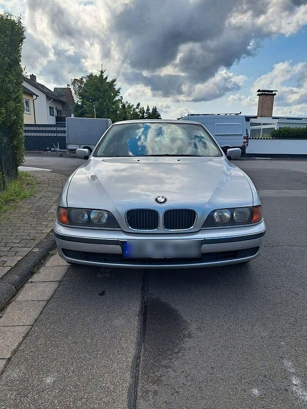 Silber Gebraucht 1998 BMW 520 Limousine | 1.300 € (Superpreis) - Bild 1/4