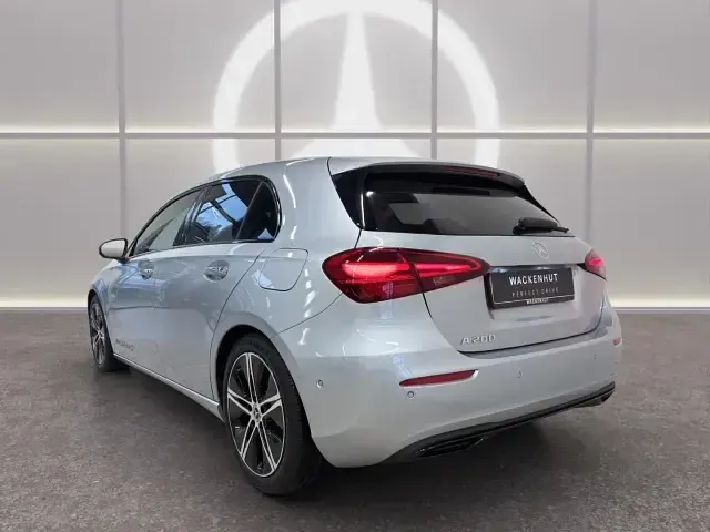 Gebraucht Mercedes A200 Advanced Plus 163 PS (119 kW) 2026 Silber Limousine