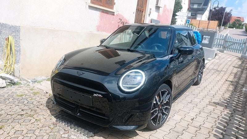 Schwarz Neu 2025 Mini Cooper SE Kleinwagen | 36.000 € (Teuer) - Bild 1/4