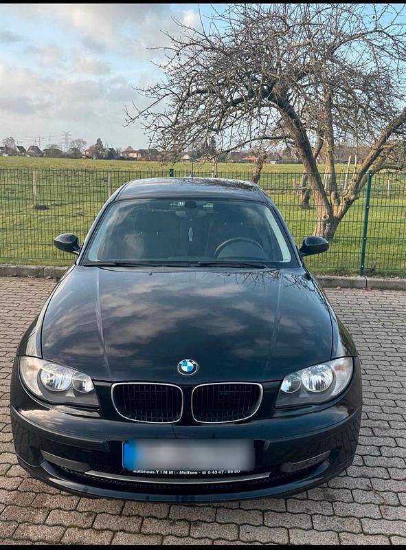 Gebraucht BMW 116 122 PS (89 kW) 2009 Schwarz Kleinwagen