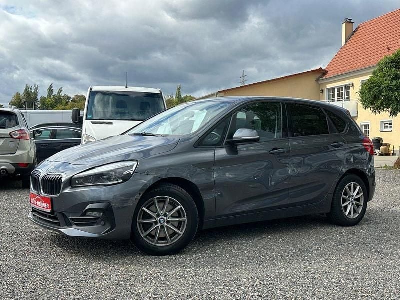 Grau Gebraucht 2018 BMW 218 Active Tourer Advantage Van / Kleinbus | 9.990 € (Superpreis) - Bild 1/4
