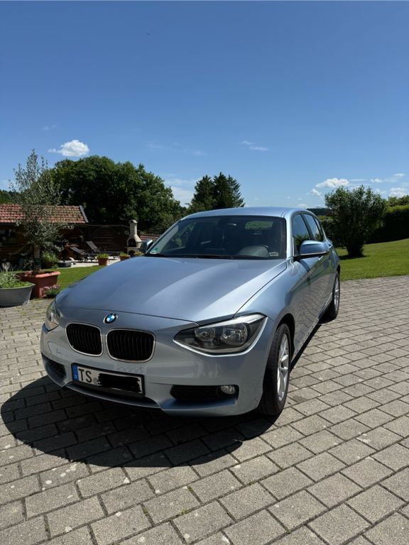 Blau Gebraucht 2012 BMW 114 Kleinwagen | 4.950 € (Guter Preis) - Bild 1/4