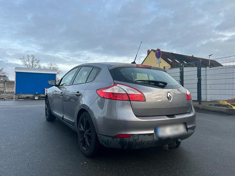 Gebraucht Renault Mégane 110 PS (80 kW) 2013 Grau Limousine