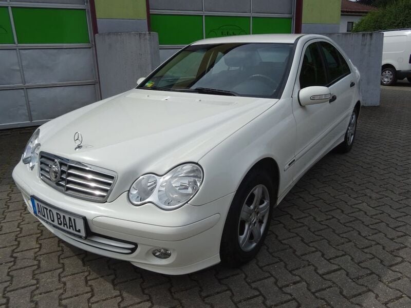 Weiß Gebraucht 2004 Mercedes C200 Classic Limousine | 3.450 € (Guter Preis) - Bild 1/4