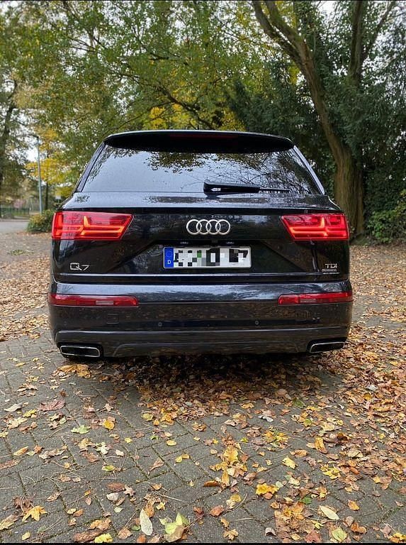 Gebraucht Audi Q7 Ambiente 272 PS (200 kW) 2015 Schwarz SUV