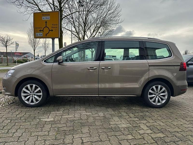 Gebraucht VW Sharan Highline 184 PS (135 kW) 2016 Gold Van / Kleinbus