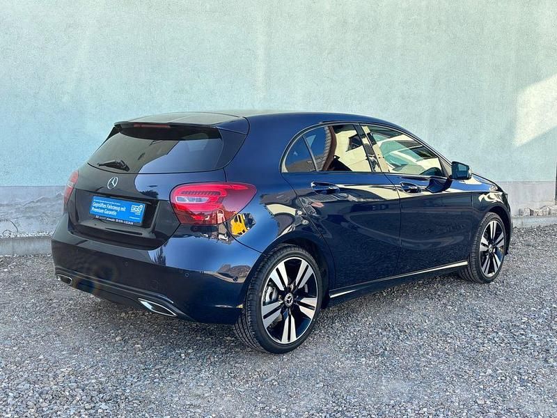 Gebraucht Mercedes A180 Night 109 PS (80 kW) 2018 Blau Limousine