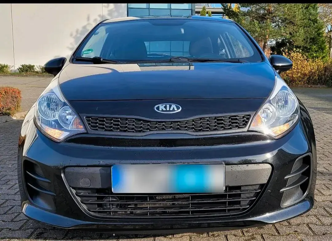 Gebraucht Kia Rio 84 PS (61 kW) 2016 Schwarz Kleinwagen