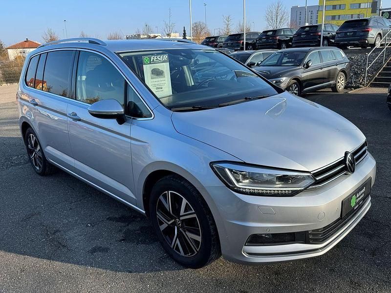 Gebraucht VW Touran Highline 150 PS (110 kW) 2022 Reflexsilber Van / Kleinbus