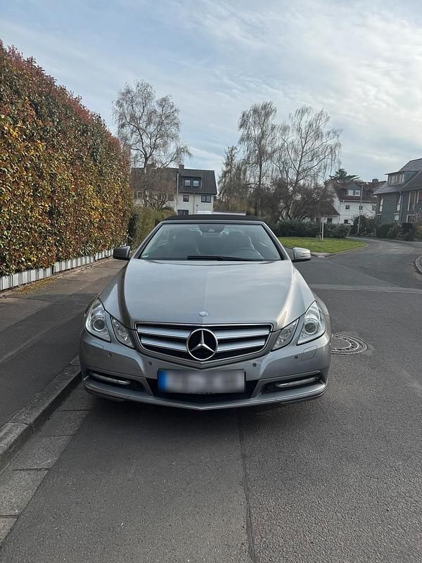 Gebraucht Mercedes E200 184 PS (135 kW) 2011 Silber Cabrio