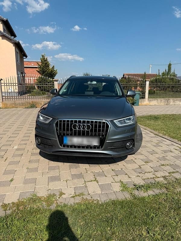 Grau Gebraucht 2013 Audi Q3 SUV | 12.500 € (Fairer Preis) - Bild 1/4