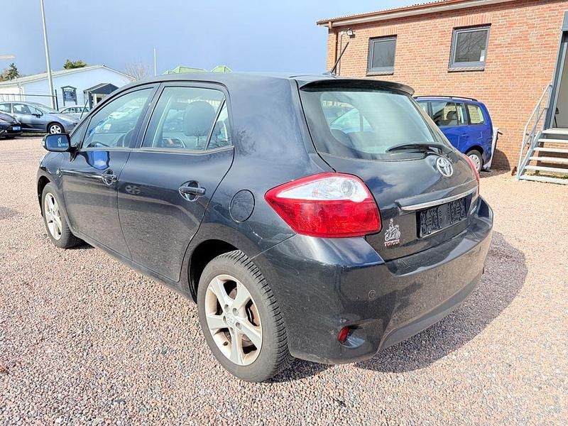 Gebraucht Toyota Auris Edition 132 PS (97 kW) 2012 Schwarz Limousine