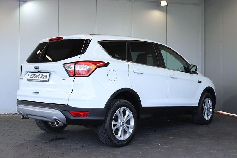 Gebraucht Ford Kuga Titanium 150 PS (110 kW) 2019 Weiß SUV