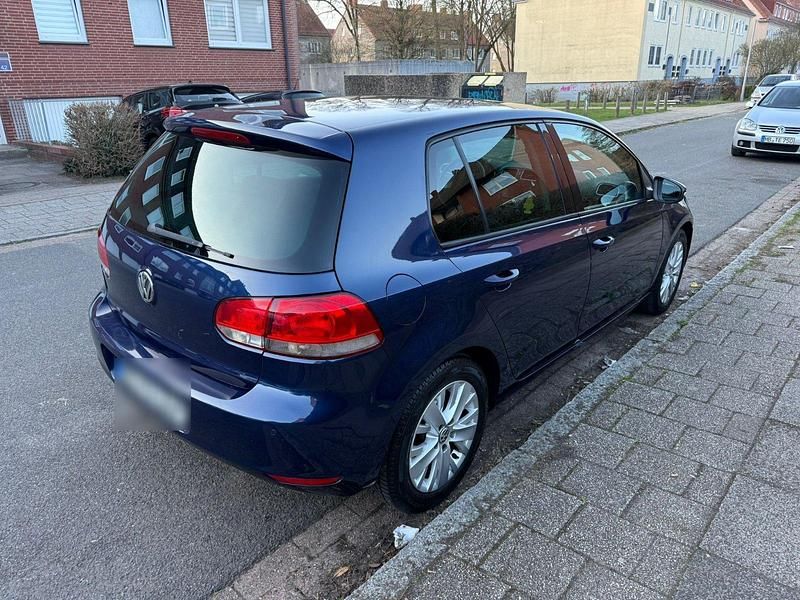 Gebraucht VW Golf VI 102 PS (75 kW) 2008 Blau Kleinwagen