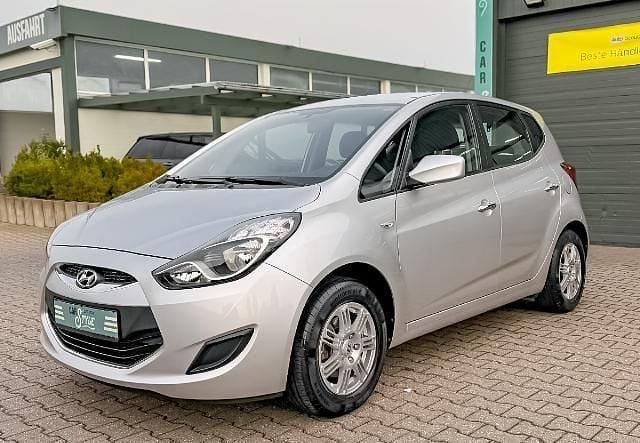 Silber Gebraucht 2014 Hyundai ix20 Edition Van / Kleinbus | 7.290 € (Guter Preis) - Bild 1/4