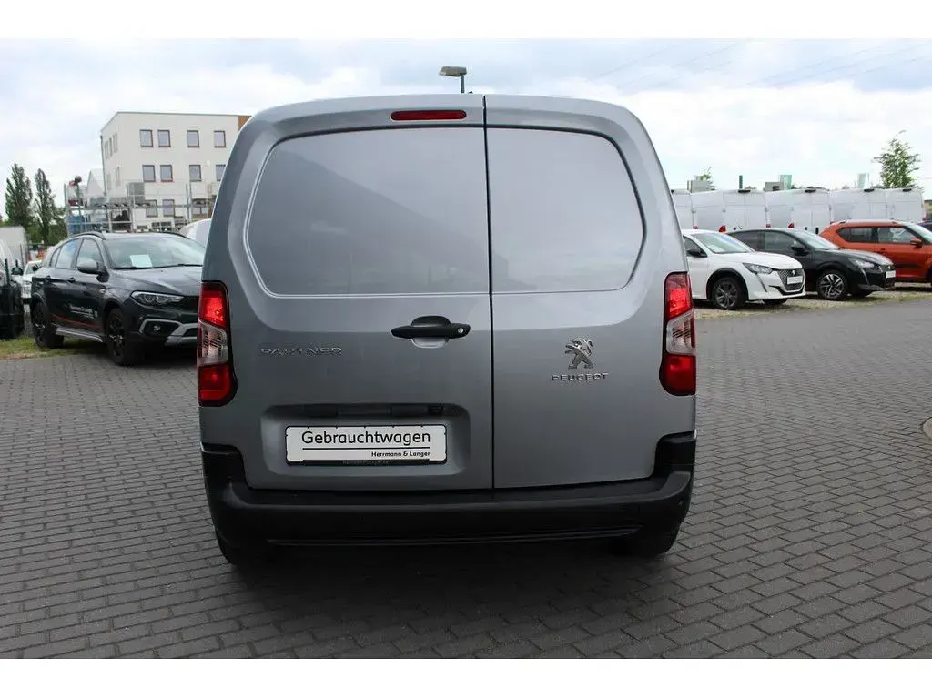 Gebraucht Peugeot Partner Premium 110 PS (80 kW) 2022 Grau Van / Kleinbus