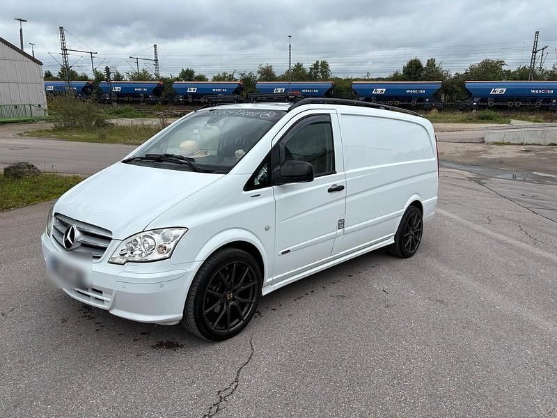 Weiß Gebraucht 2014 Mercedes Vito Edition Van / Kleinbus | 18.800 € (Teuer) - Bild 1/4
