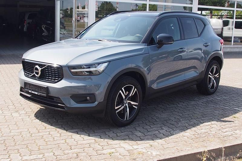 Grau Gebraucht 2020 Volvo XC40 R-Design SUV | 27.880 € (Fairer Preis) - Bild 1/4