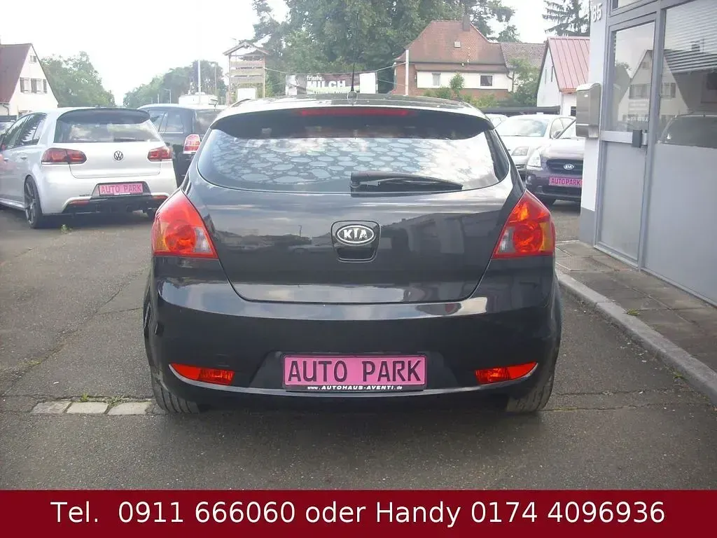 Gebraucht Kia Ceed 126 PS (92 kW) 2008 Schwarz Kleinwagen