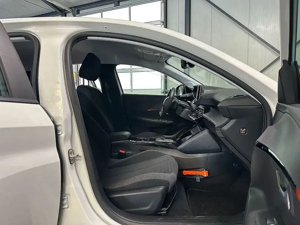 Gebraucht Peugeot e-208 Active 100 kW (136 PS) 2022 Weiß Kleinwagen