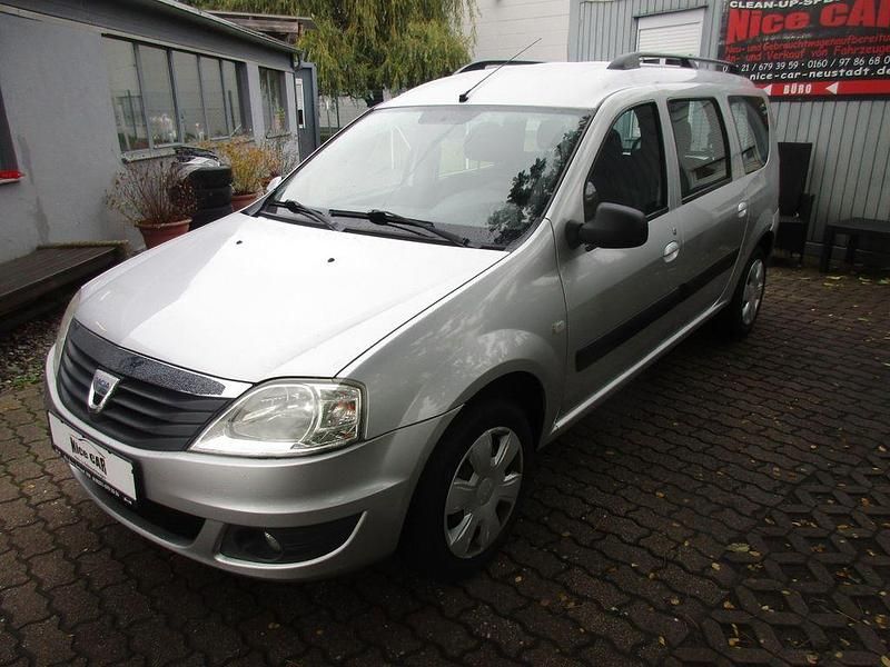 Silber Gebraucht 2011 Dacia Logan MCV Lauréate Kombi | 5.999 € (Teuer) - Bild 1/4