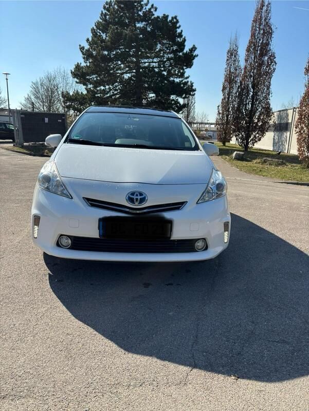 Weiß Gebraucht 2014 Toyota Prius+ Van / Kleinbus | 16.000 € (Etwas zu teuer) - Bild 1/4