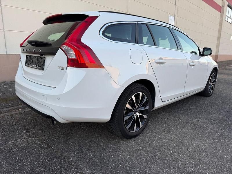 Gebraucht Volvo V60 Summum 152 PS (111 kW) 2017 Weiß Kombi