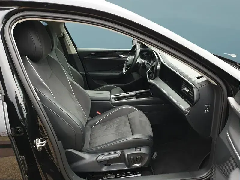 Second-hand VW Passat 150 CP (110 kW) 2025 Negru Break