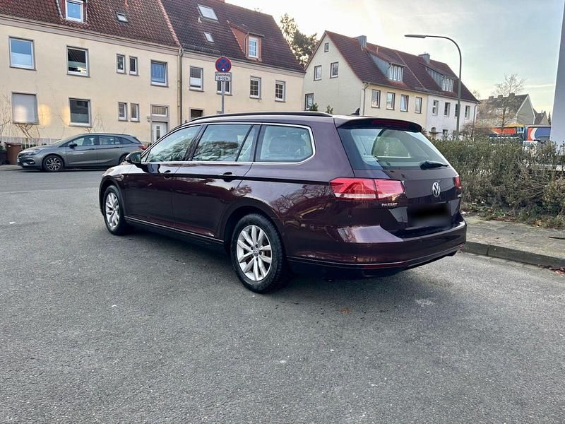 Gebraucht VW Passat Comfortline 125 PS (91 kW) 2015 Rot Kombi