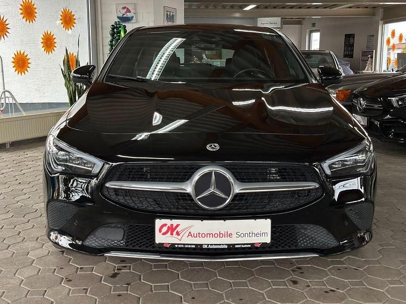 Gebraucht Mercedes CLA200 Shooting Brake 150 PS (110 kW) 2020 Schwarz Kombi