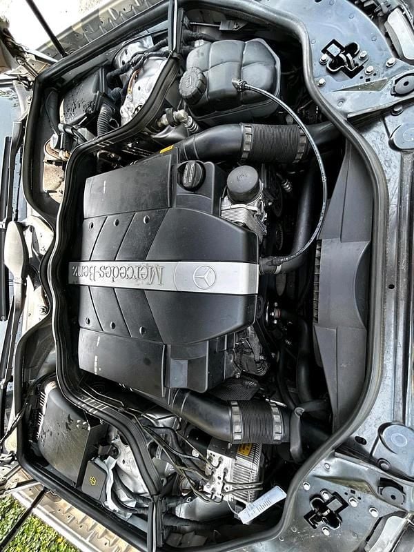 Grau Gebraucht 2002 Mercedes E240 Limousine | 6.200 € (Teuer) - Bild 1/4